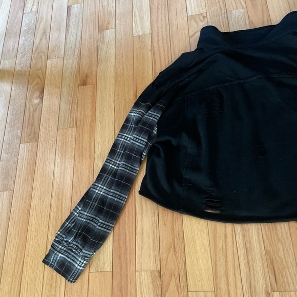 Hazel Black Jacket with Plaid Sleeves Size Medium - Picture 9 of 10